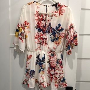 Short sleeve floral romper